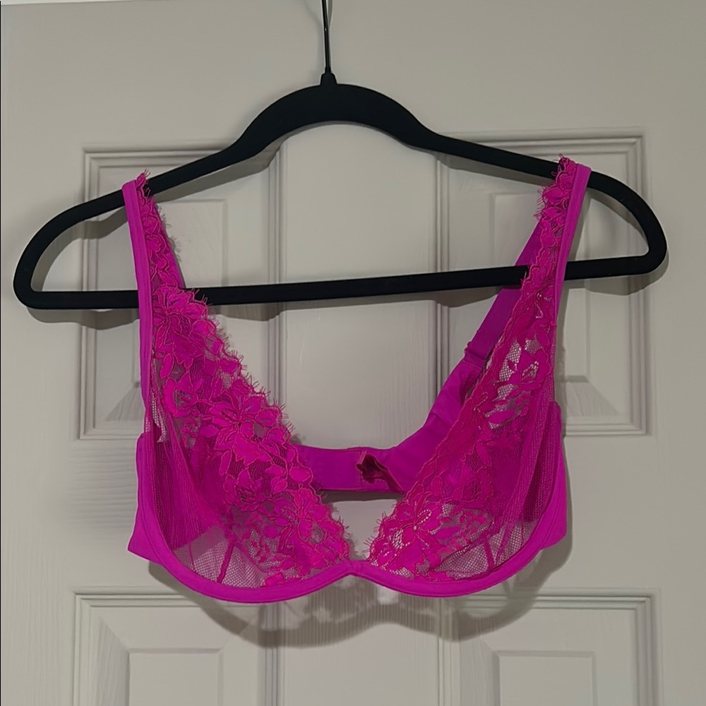 NWOT SKIMS Pink Lace Underwire Bra